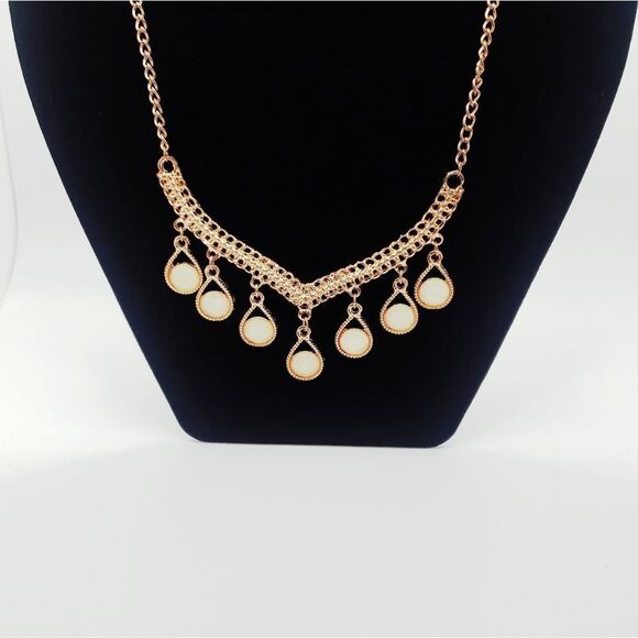 Beautiful Necklace Lot - Picture 5 of 8